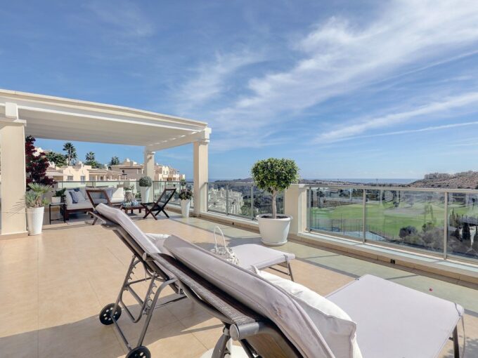 Penthouse with huge 120m2 terrace and lovely open views