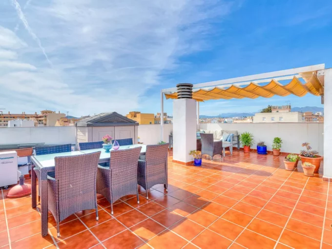 Central Fuengirola with large 40m2 private terrace